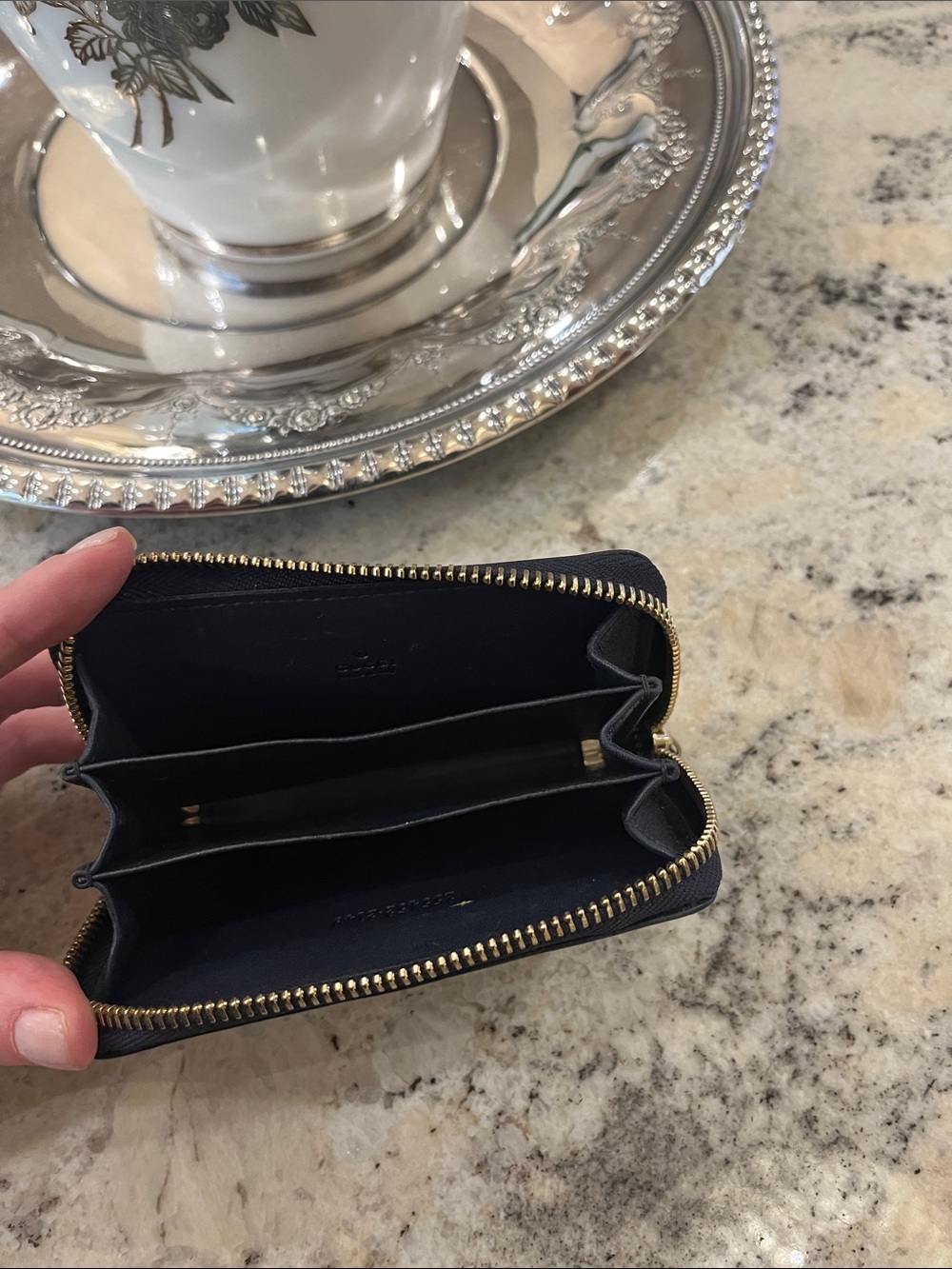 Gucci Dark Navy Blue Embossed GG Zip Wallet with Gold Zipper - Picture 8 of 10